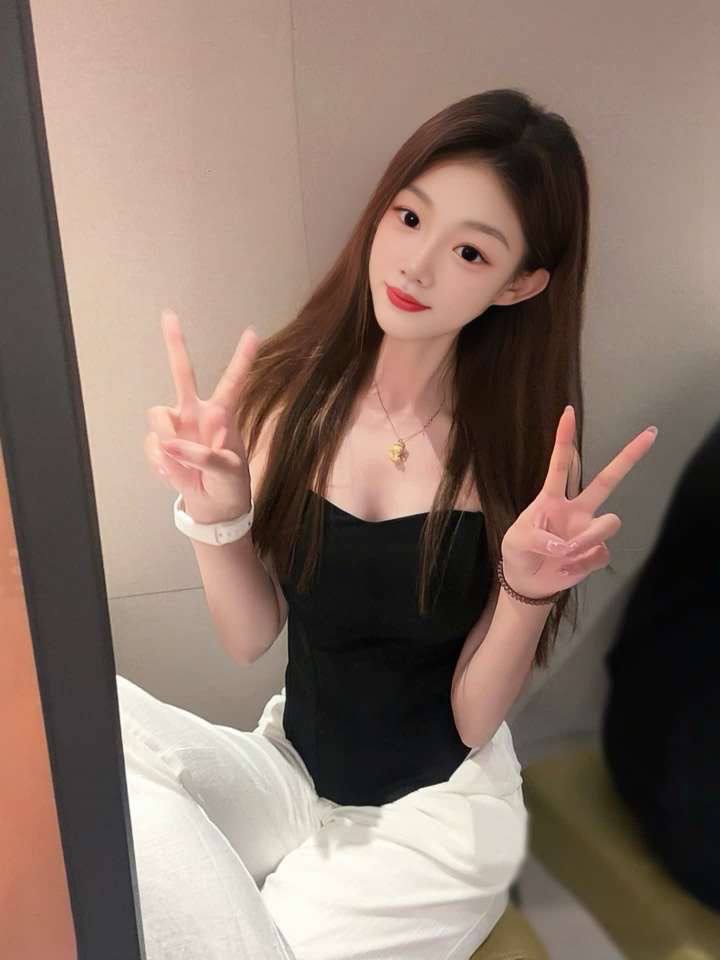 清甜校园系女孩安妍