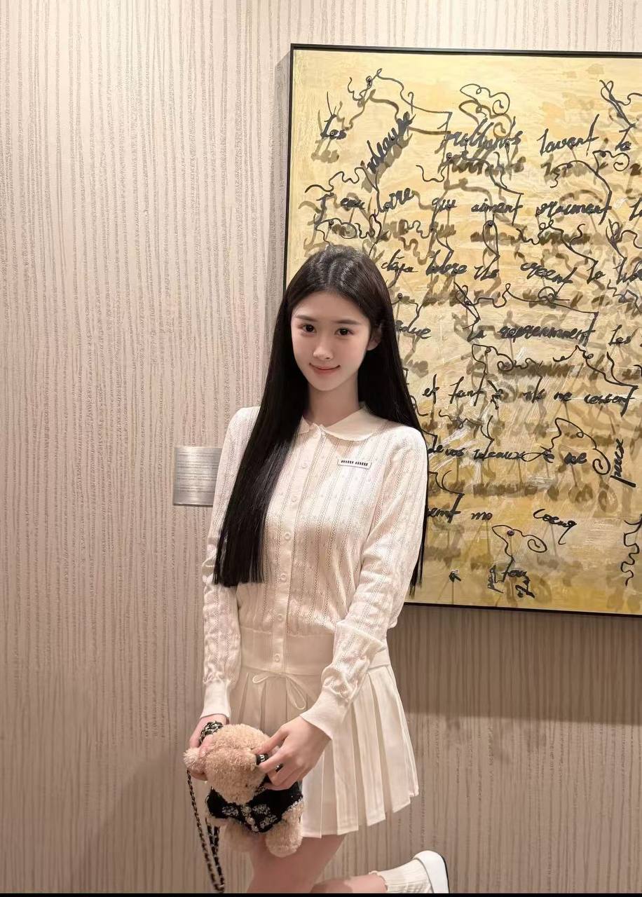 长发腼腆女友Uma