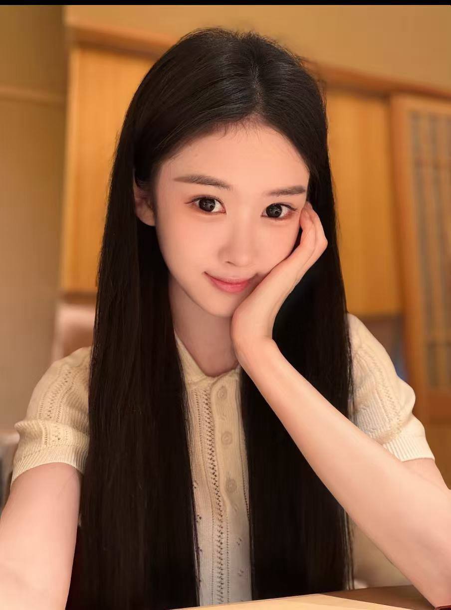 长发腼腆女友Uma