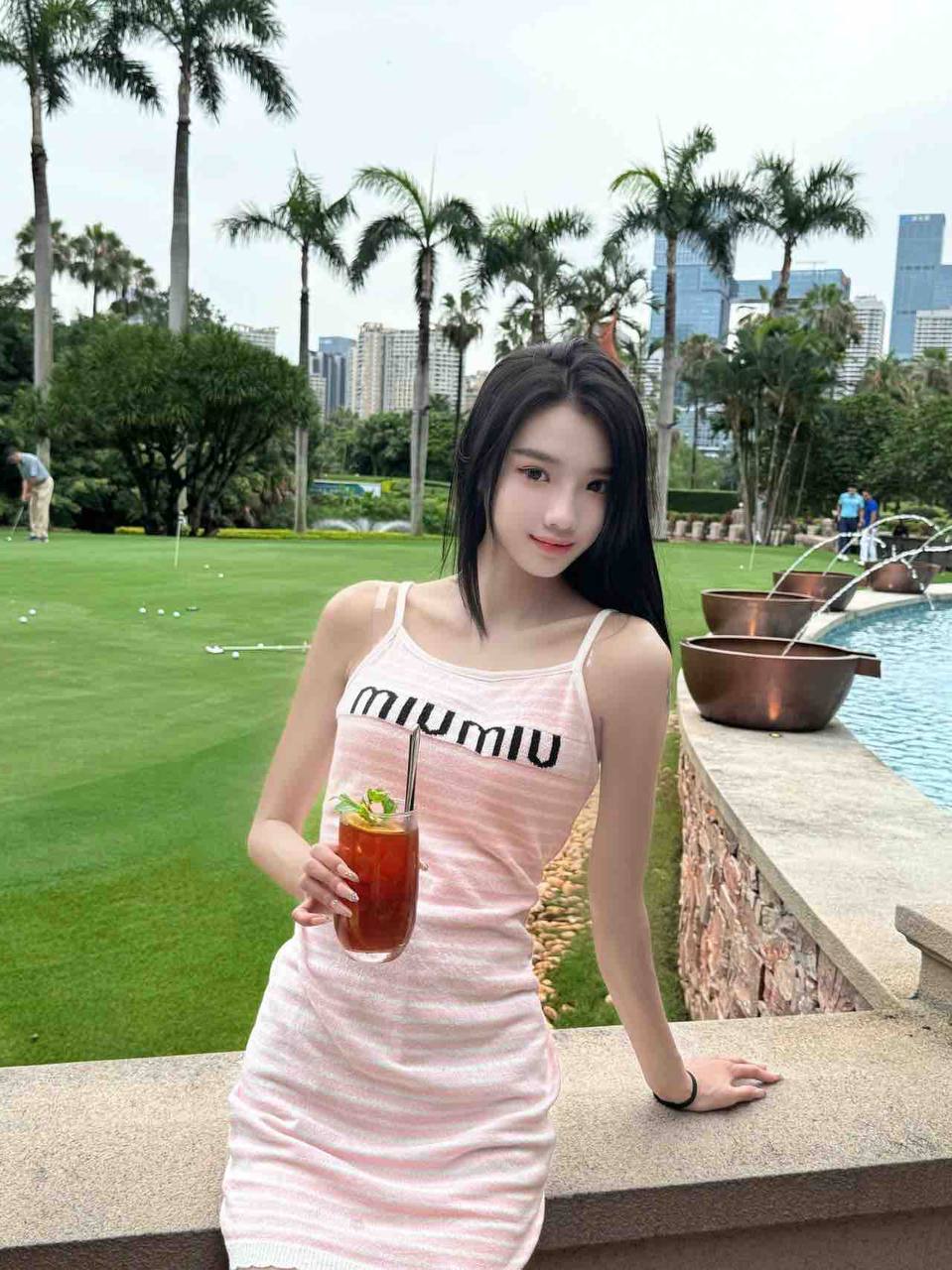 小巧精致脸Hazel