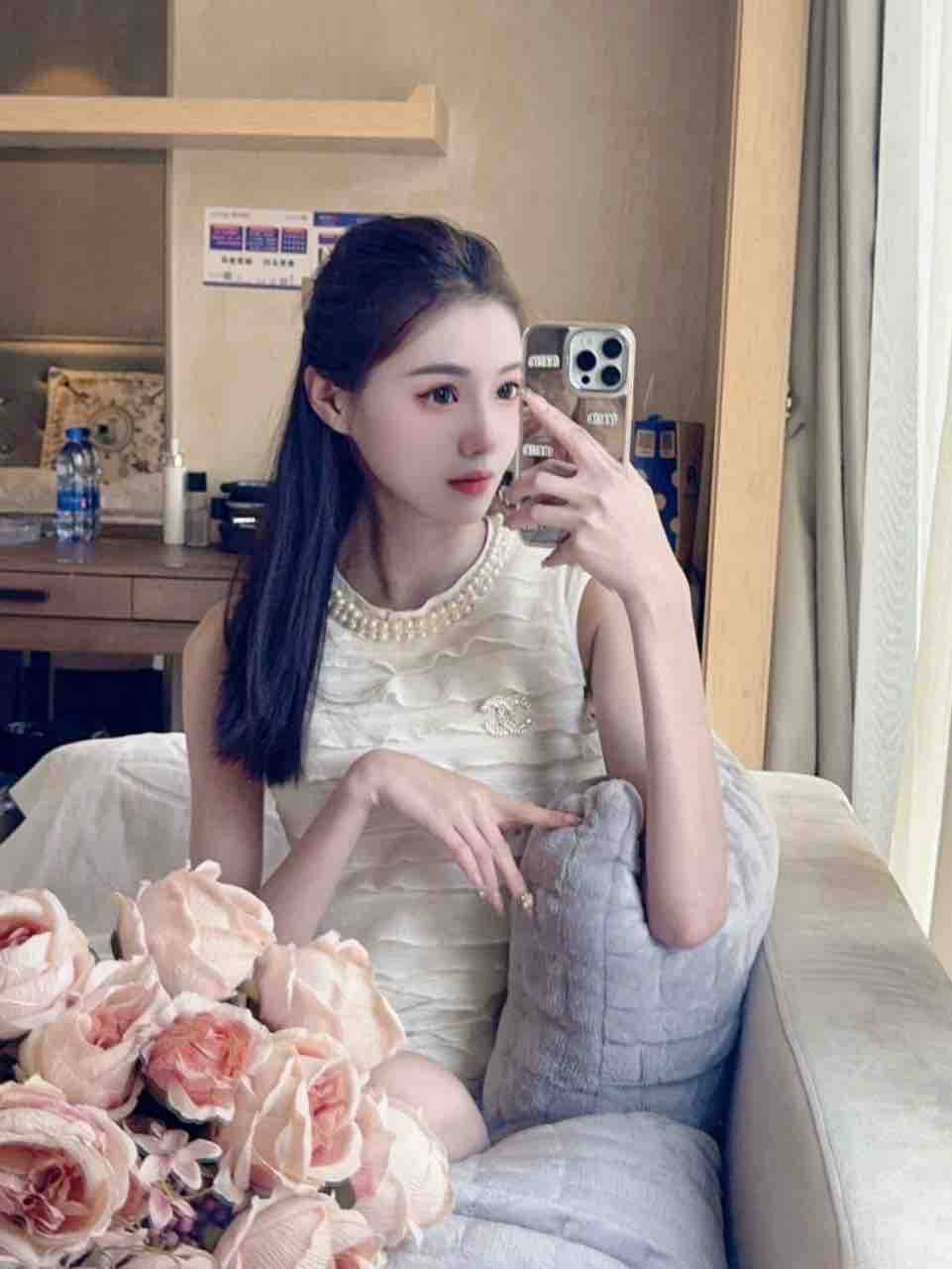 小巧精致脸Hazel