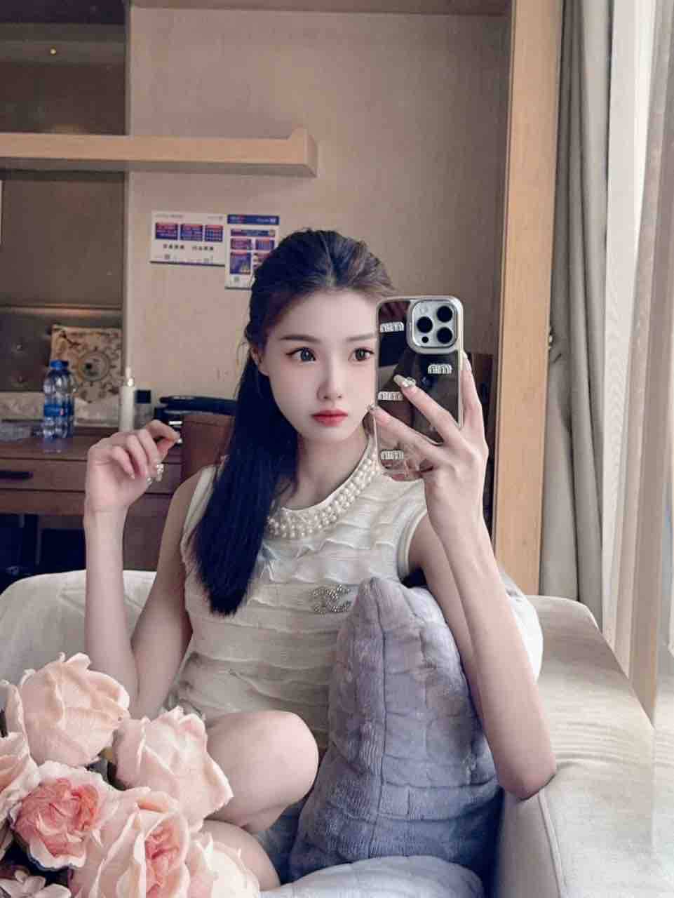 小巧精致脸Hazel
