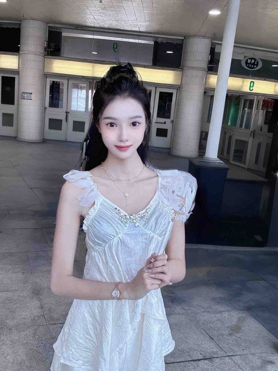 小巧精致脸Hazel