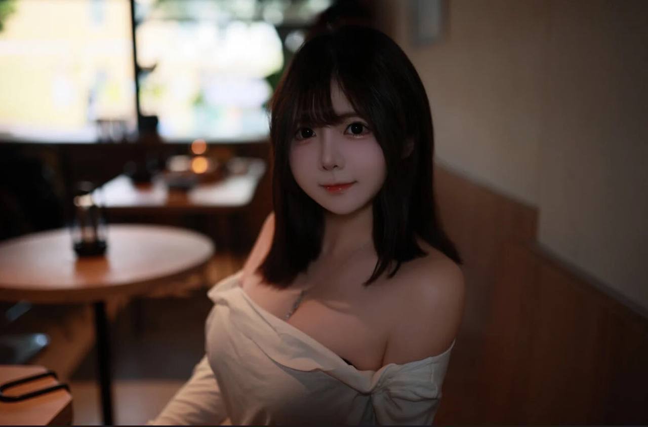童颜巨乳萌妹Candice