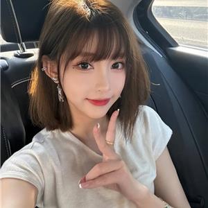 活泼短发辣妹Risa