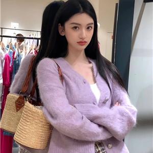 清冷气质职业模特Riven
