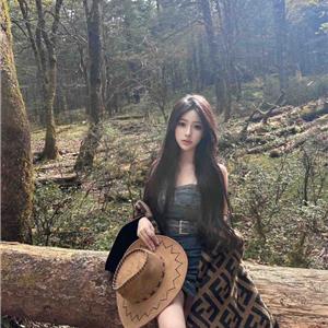 落落大方美女Naven