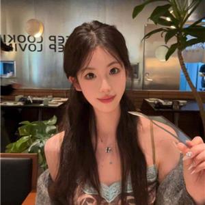 骨感纤细小姐姐Meria