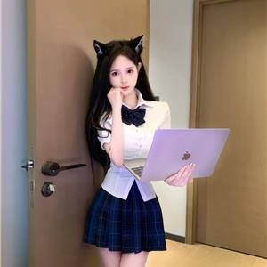 时尚气质出众昕昕