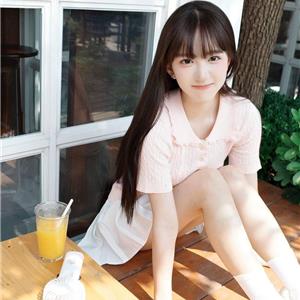 ​身形气质兼具学妹Devin