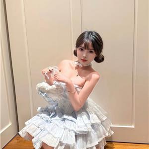童颜巨乳萌妹Elena